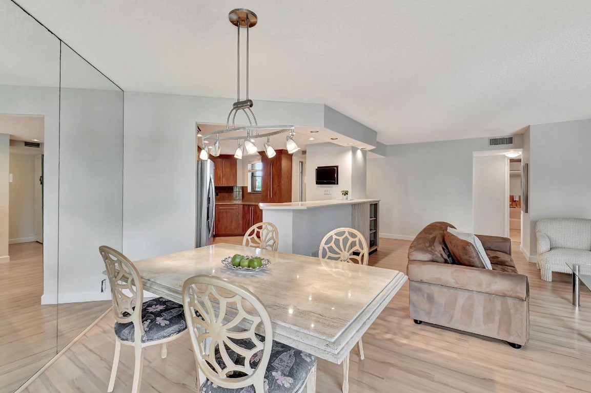 5801 Camino Del Sol 406