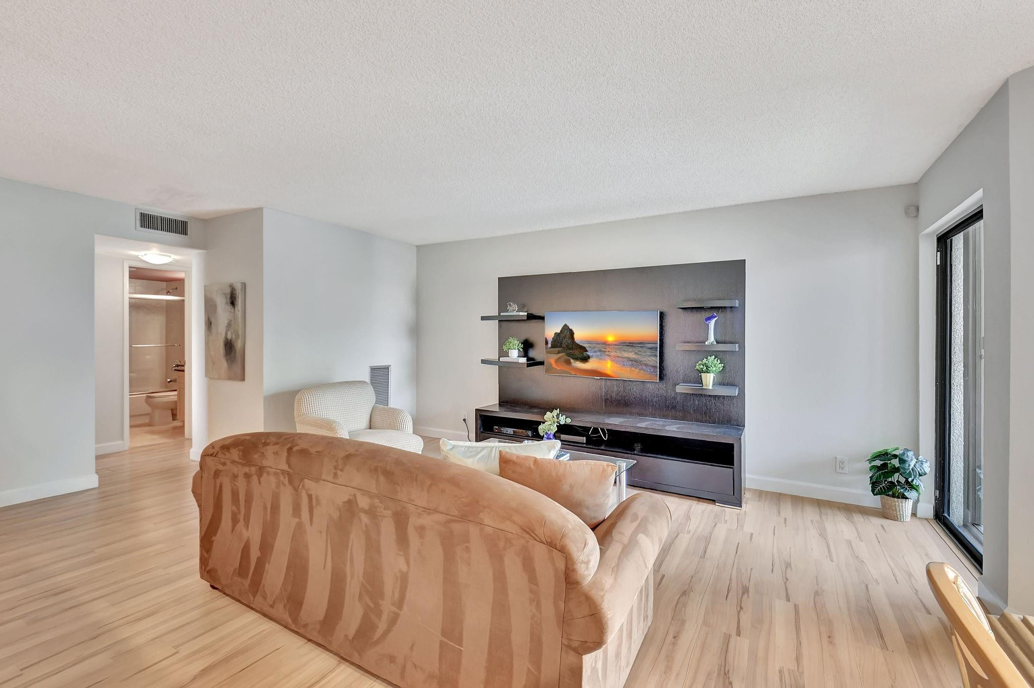 5801 Camino Del Sol 406