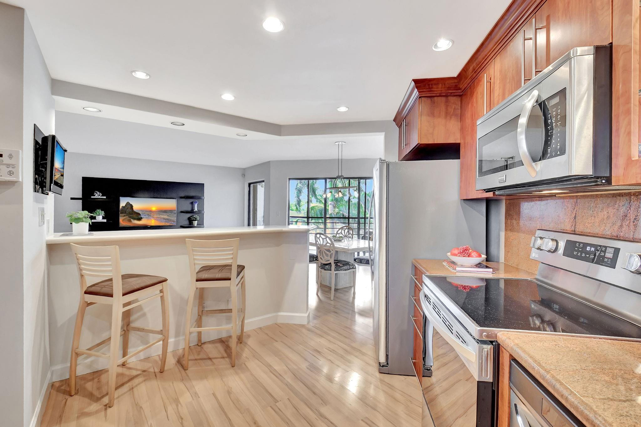 5801 Camino Del Sol 406