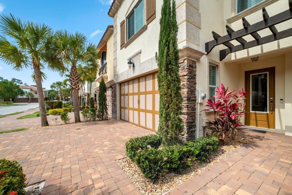 141 Sword Fern Place