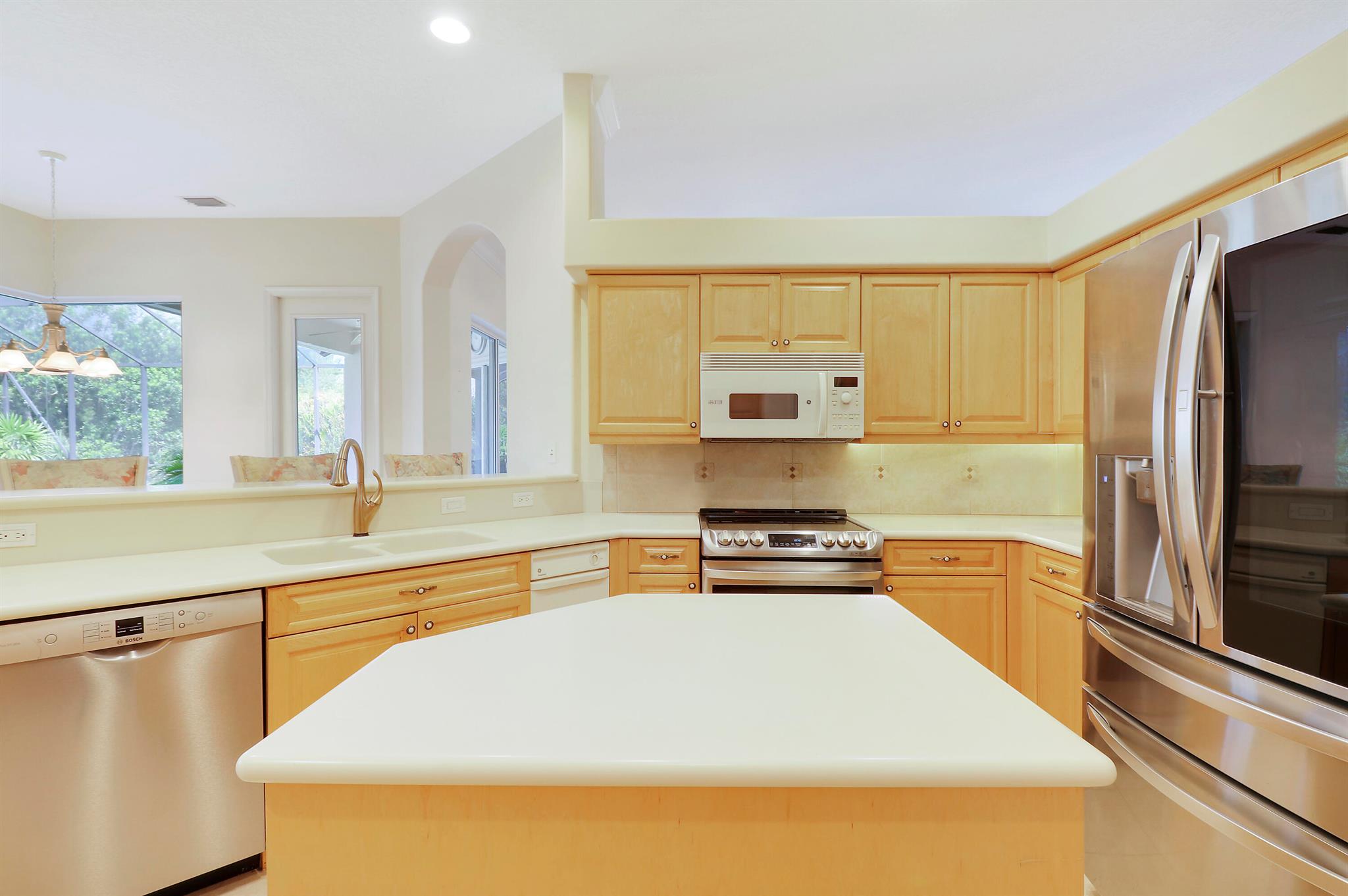 7996 SE Sequoia Drive
