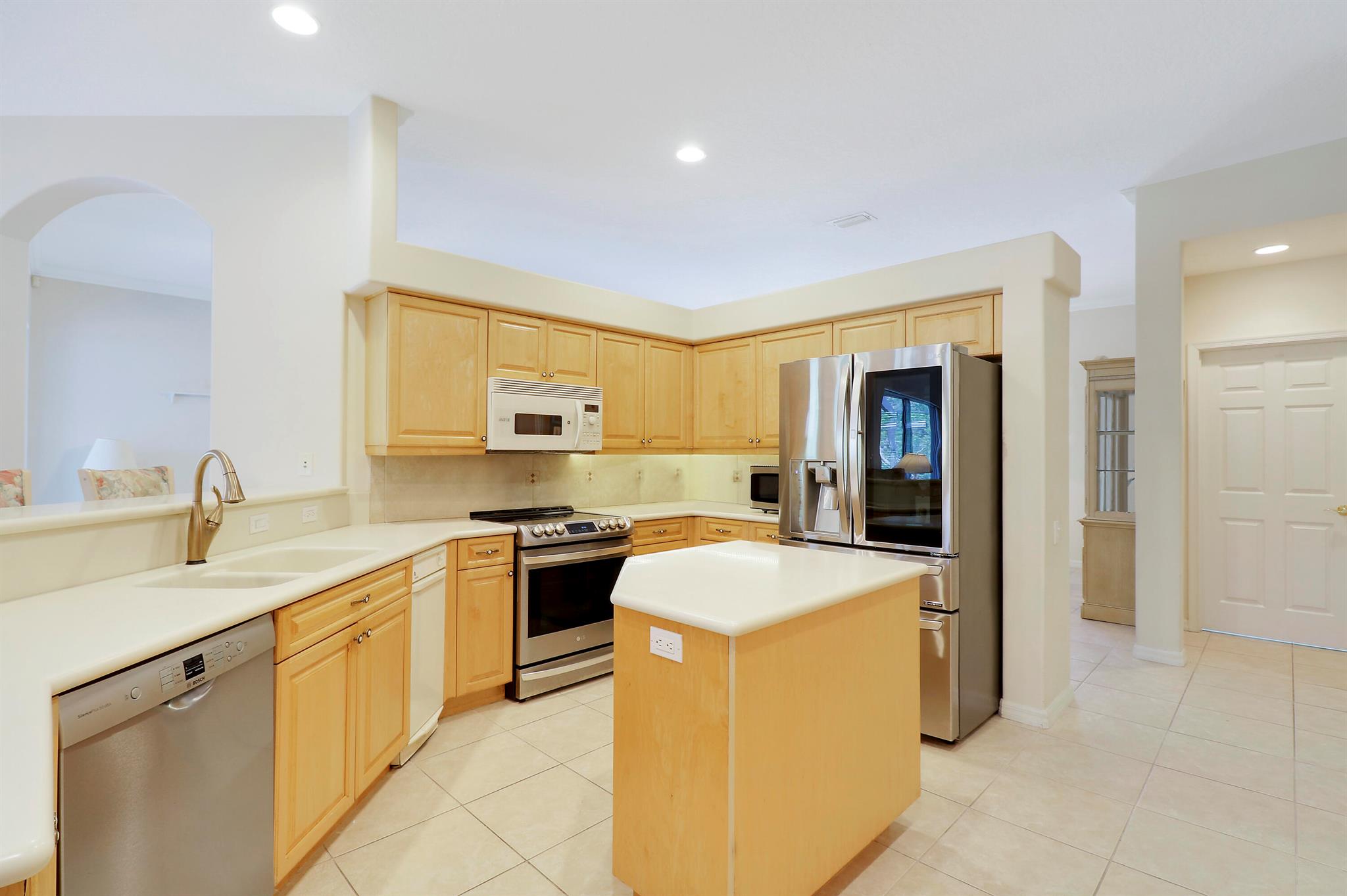 7996 SE Sequoia Drive