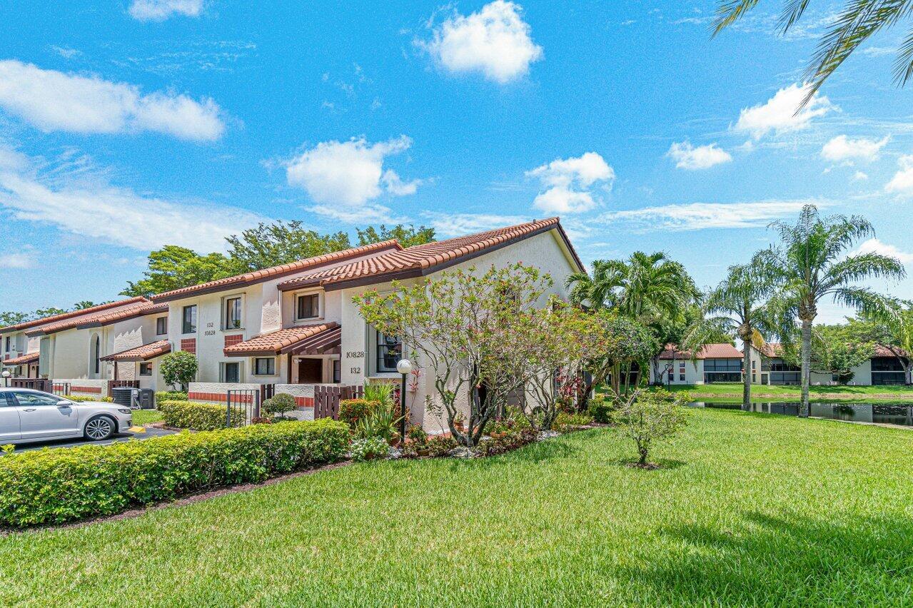 10828 Lake Palm Lane 202