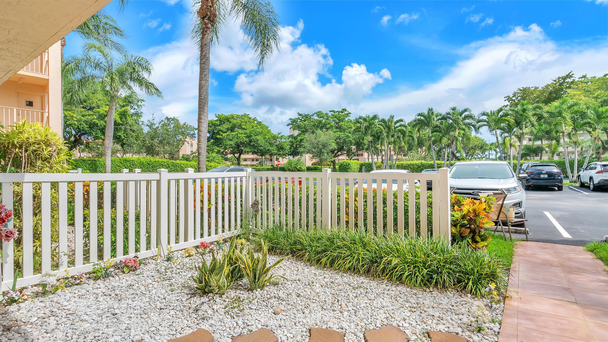 7145 Huntington Lane 106