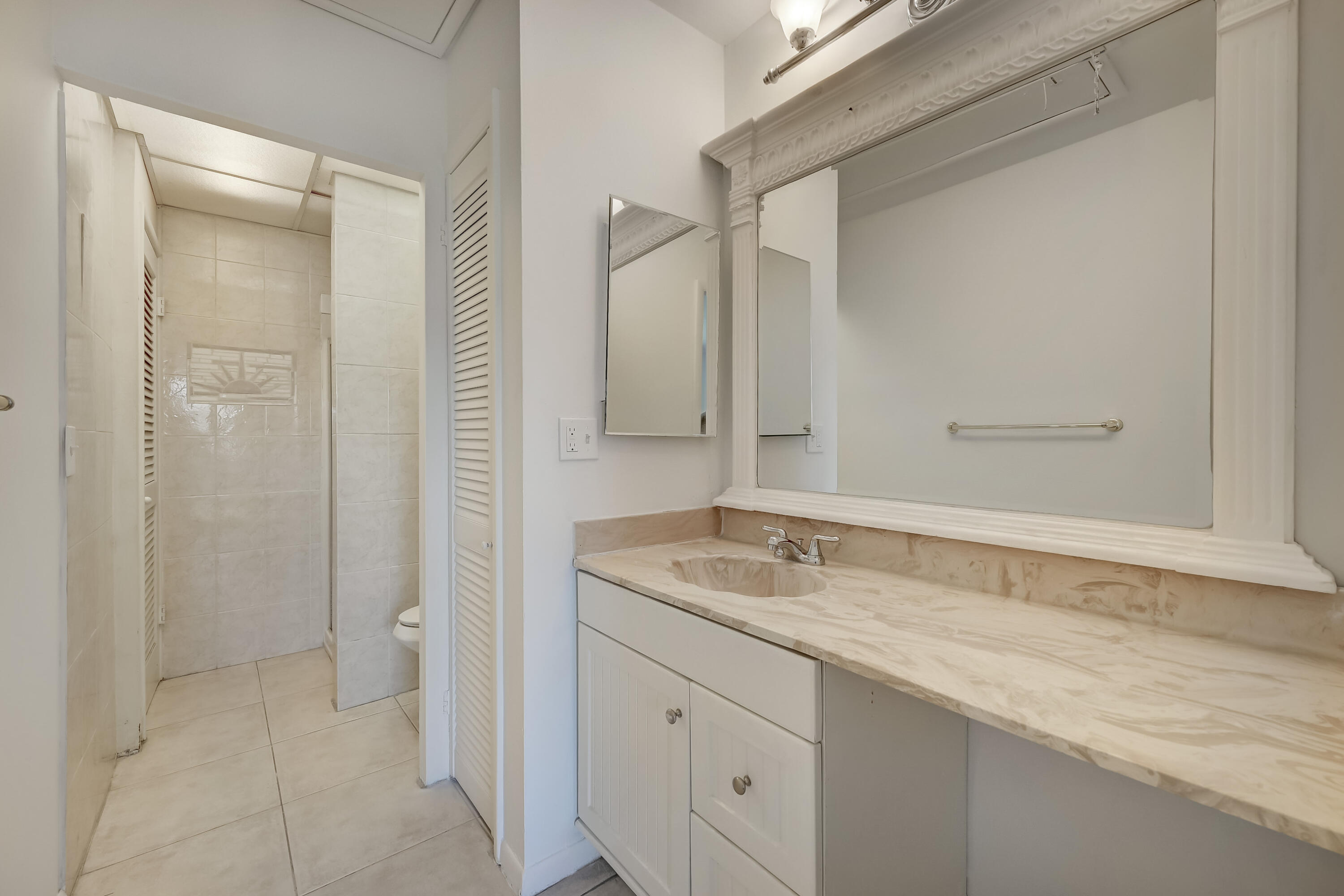 8916 Warwick Drive 4770