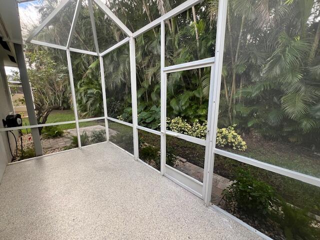 9511 N Crescent View Drive N