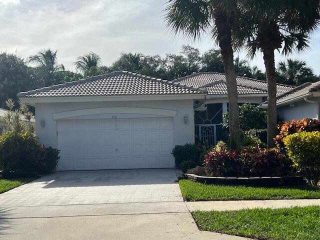 9511 N Crescent View Drive N