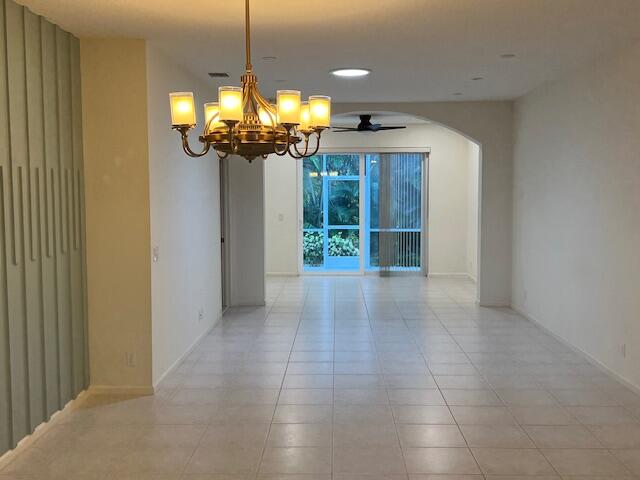 9511 N Crescent View Drive N