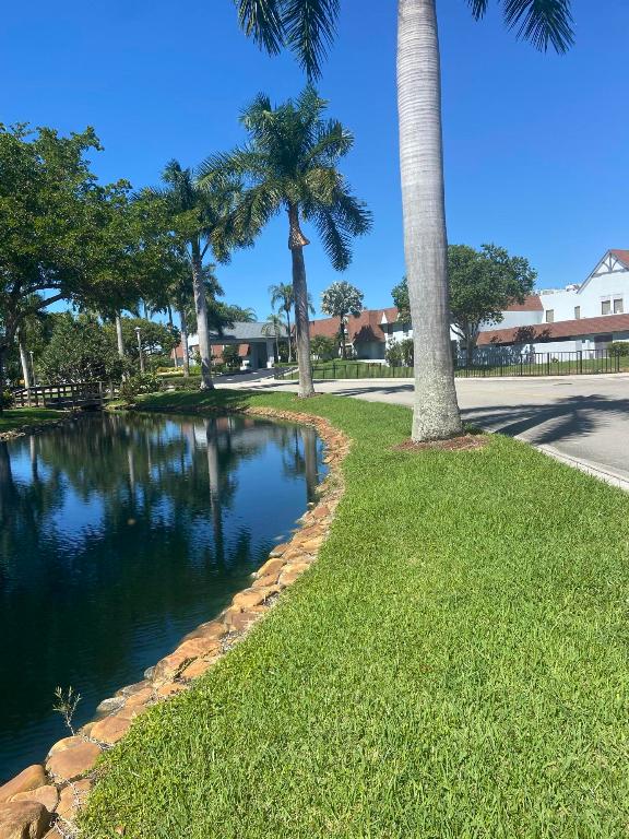 6515 Kensington Lane 104