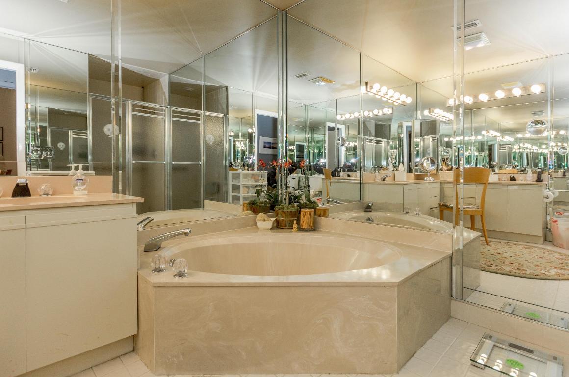 6692 Versailles Court