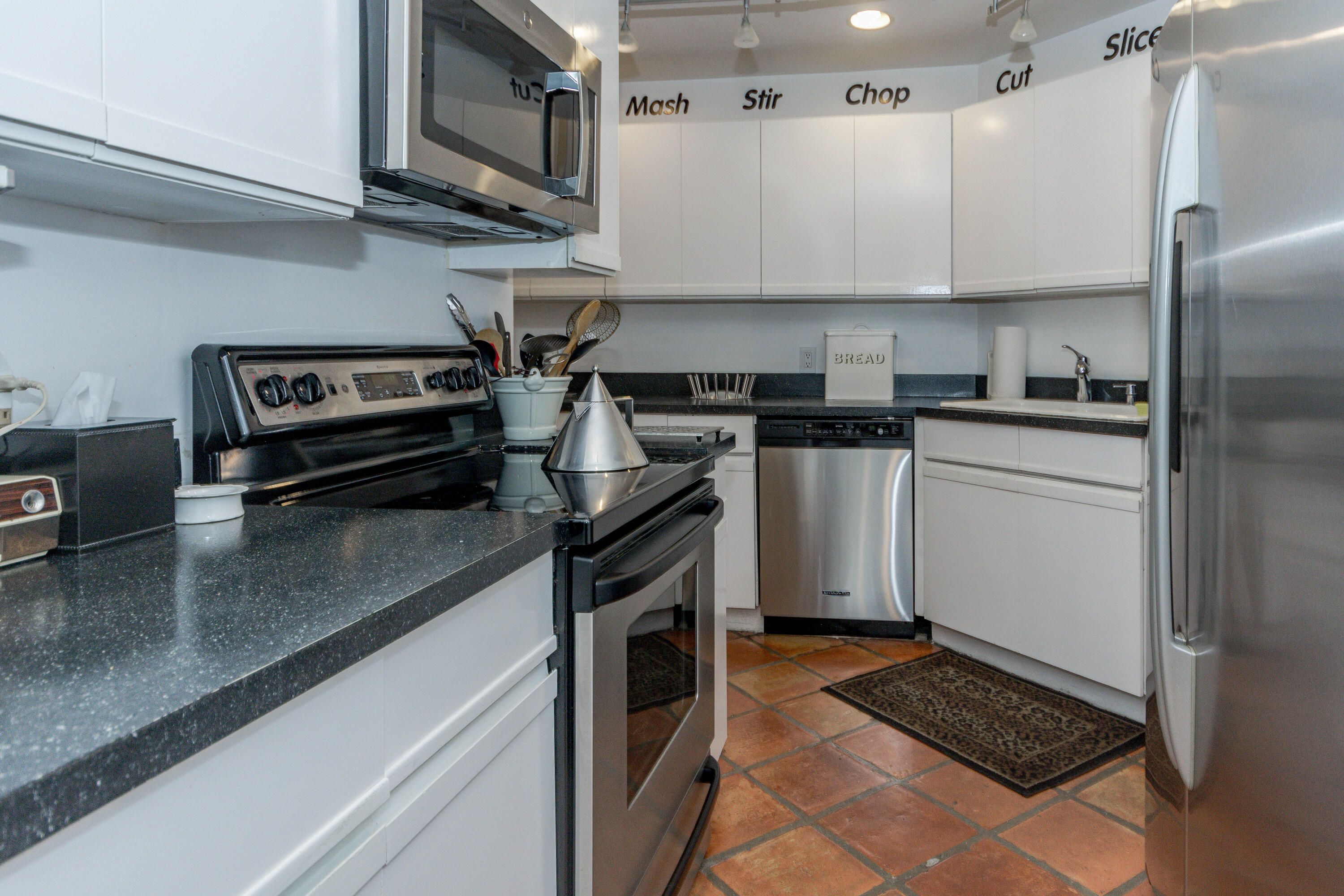 6692 Versailles Court