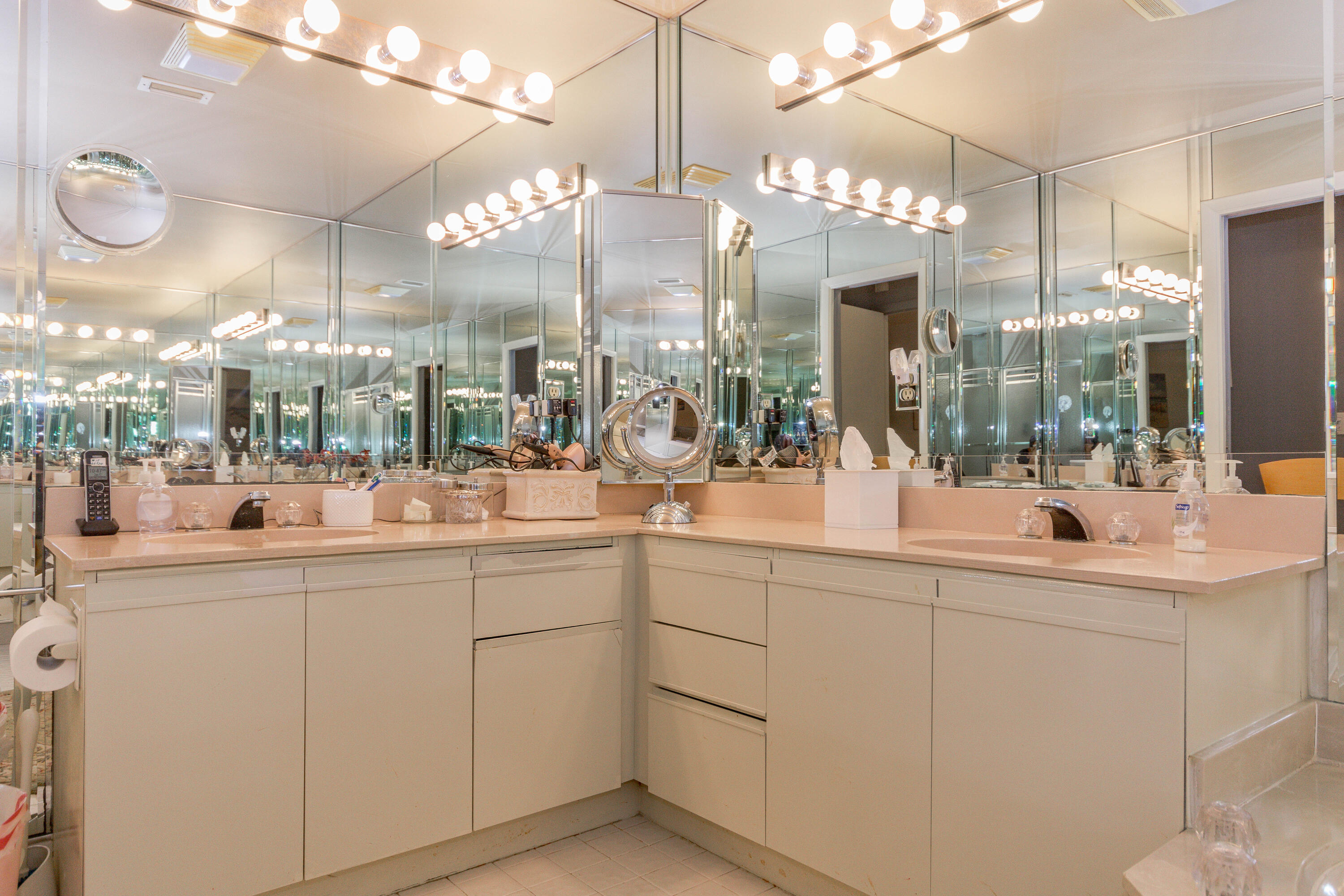 6692 Versailles Court