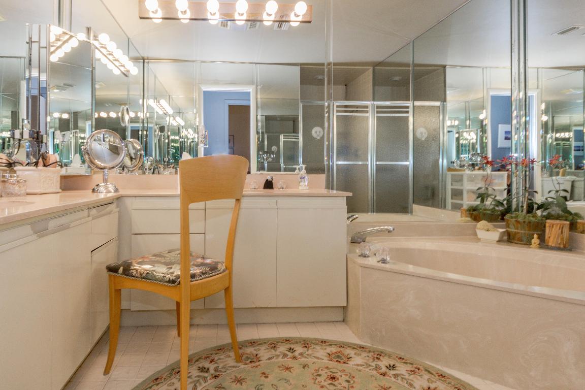 6692 Versailles Court