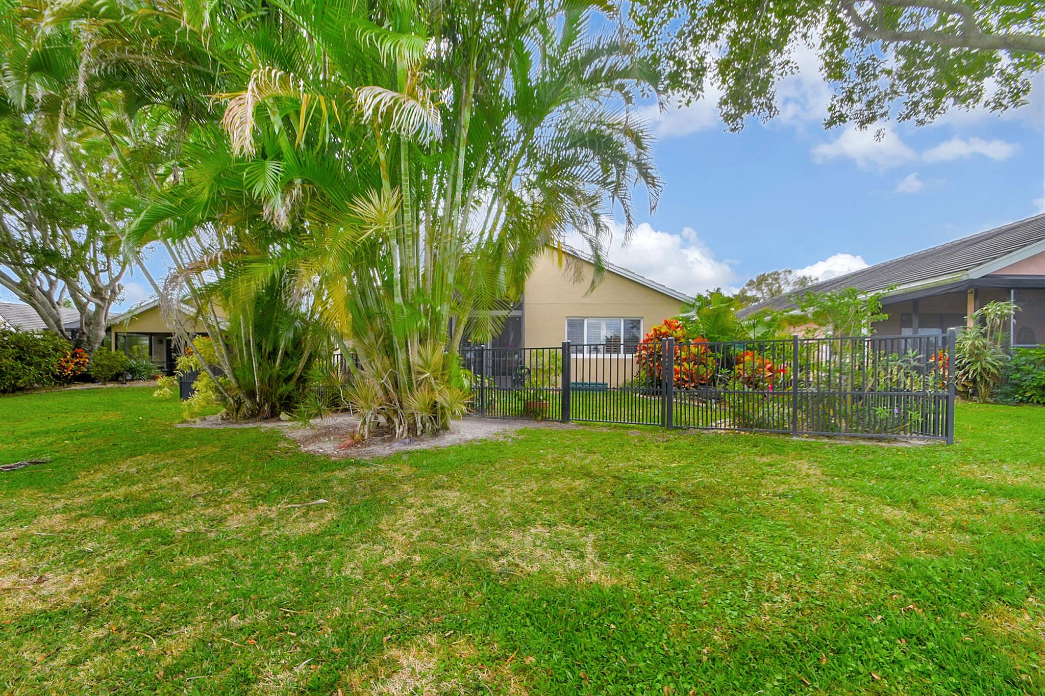 6105 Beaconwood Road