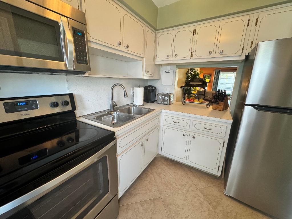 2111 NE 42nd Court 201w