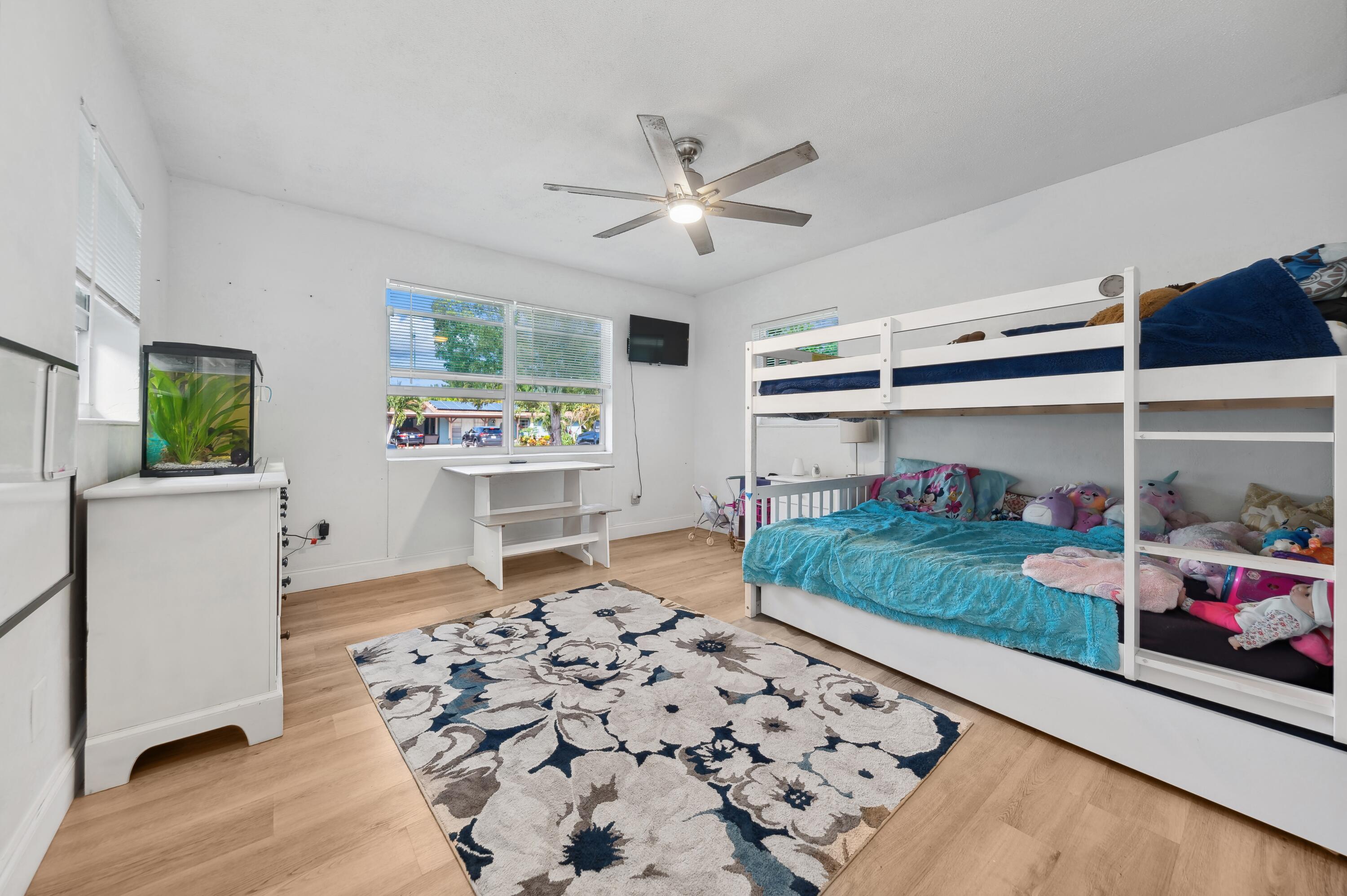 194 SE 27th Avenue