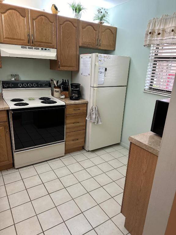 7190 Golf Colony Court 101