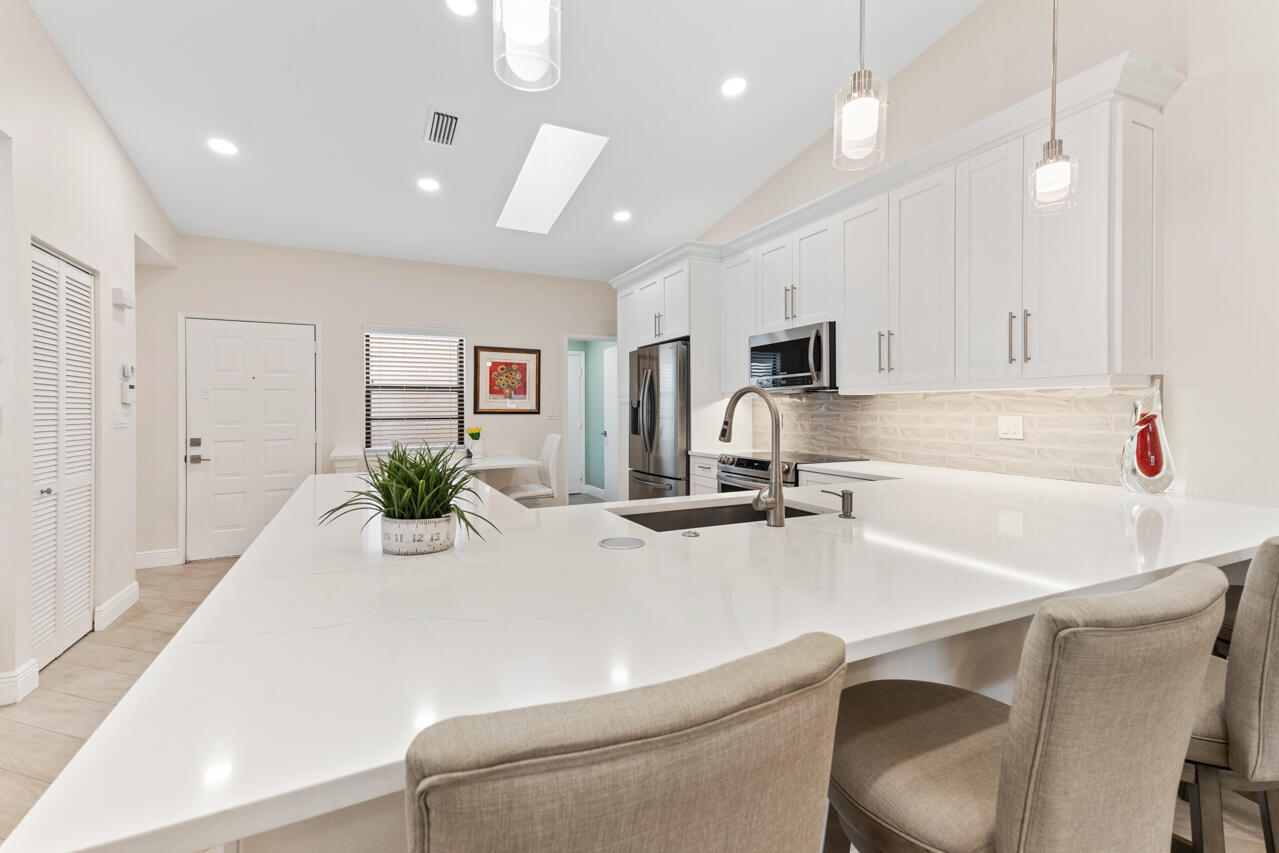 6037 Kings Gate Circle