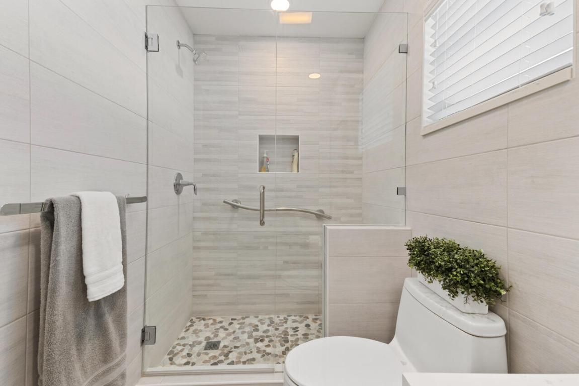 6037 Kings Gate Circle