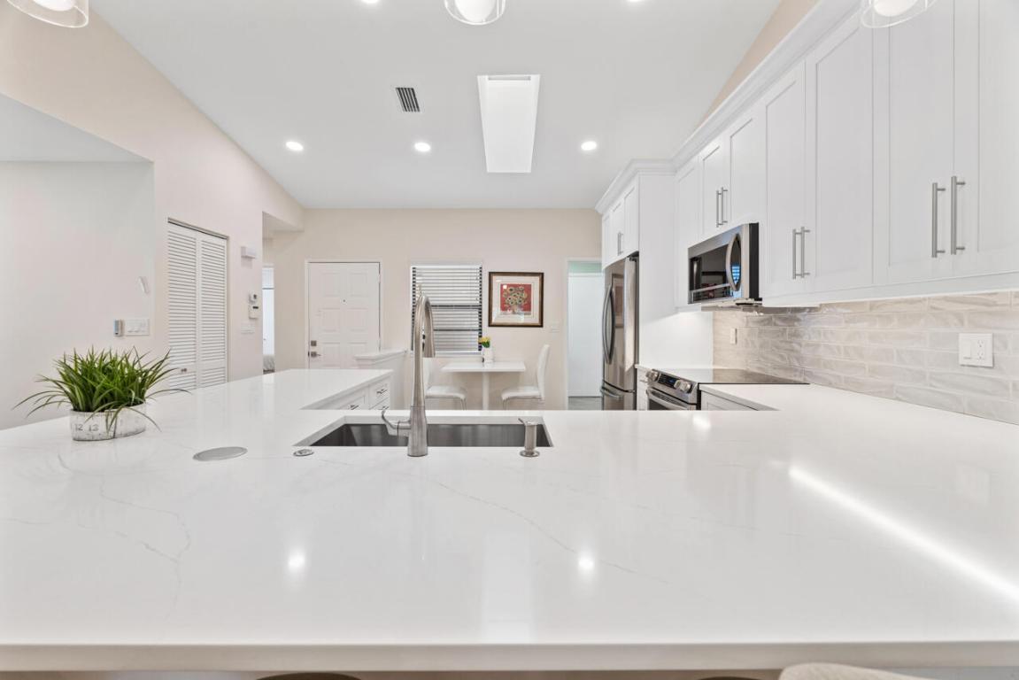 6037 Kings Gate Circle