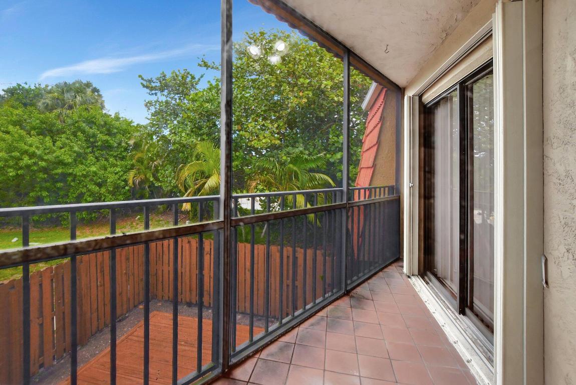 22952 Oxford Place B