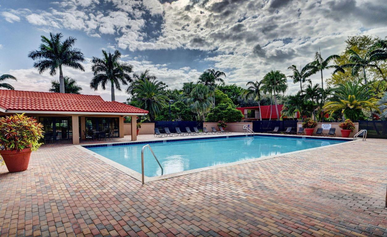 22952 Oxford Place B