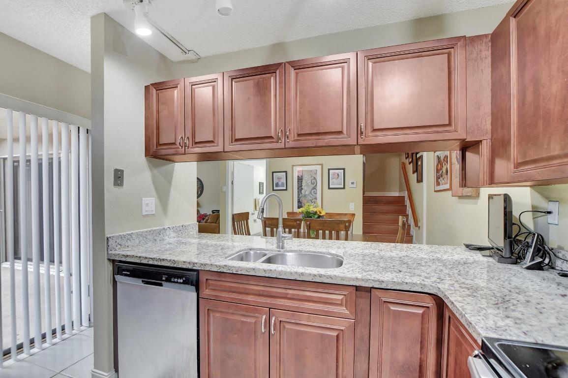 22952 Oxford Place B