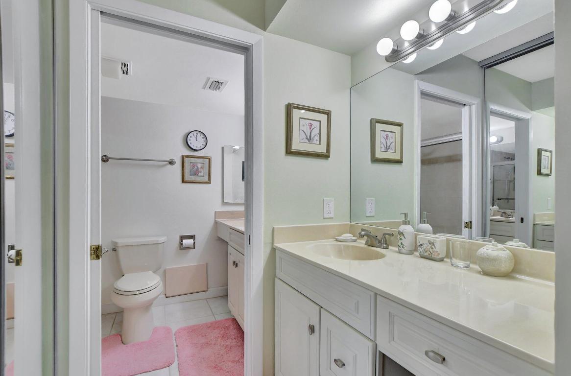 22952 Oxford Place B