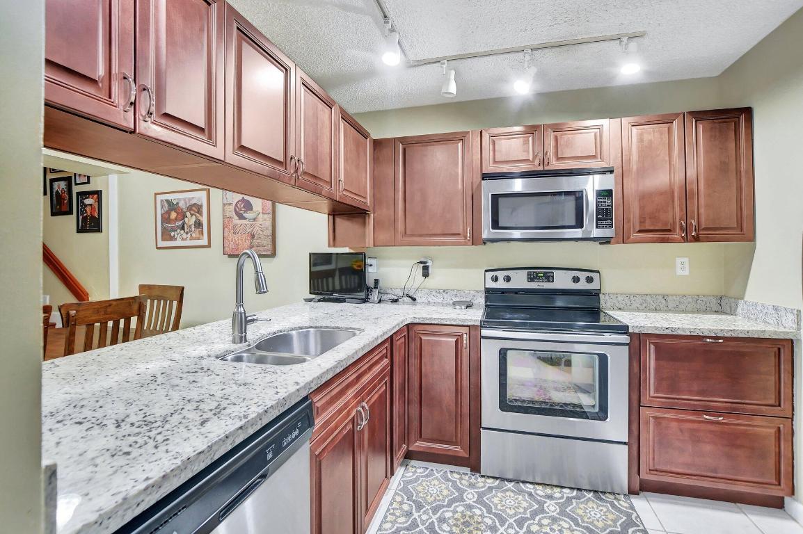 22952 Oxford Place B