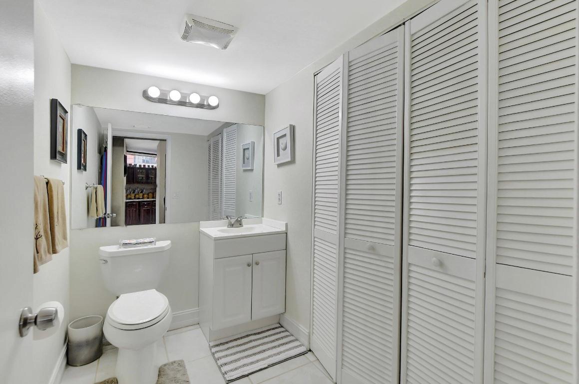 22952 Oxford Place B