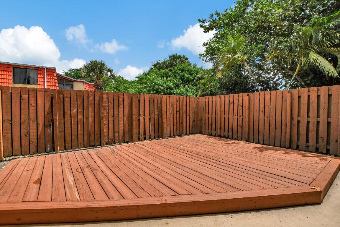 22952 Oxford Place B