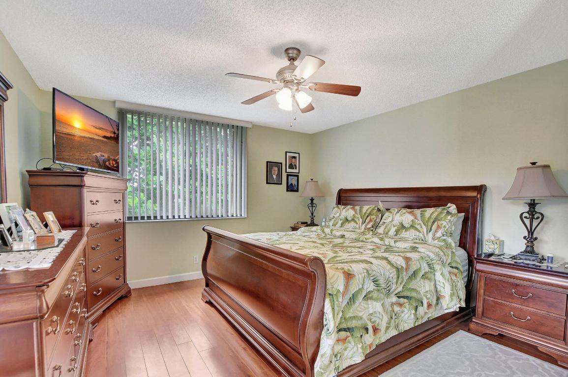 22952 Oxford Place B