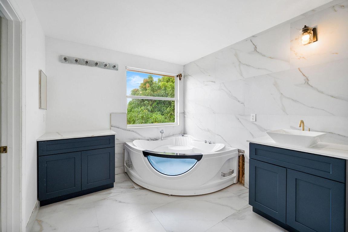 5065 Nautica Lake Circle