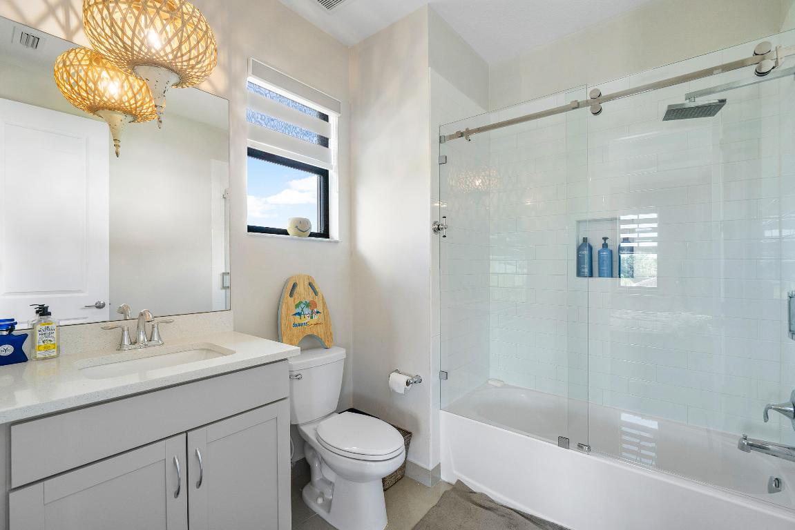 8156 Grand Prix Lane