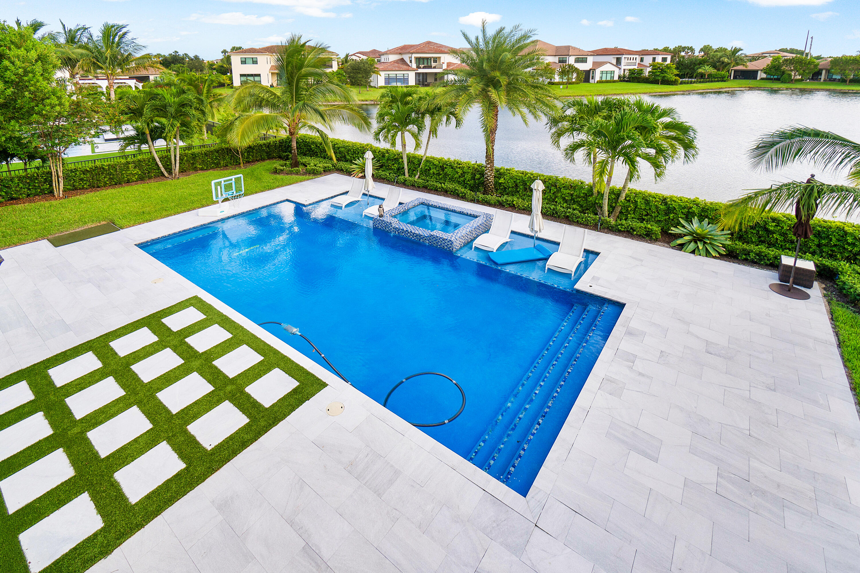 8156 Grand Prix Lane