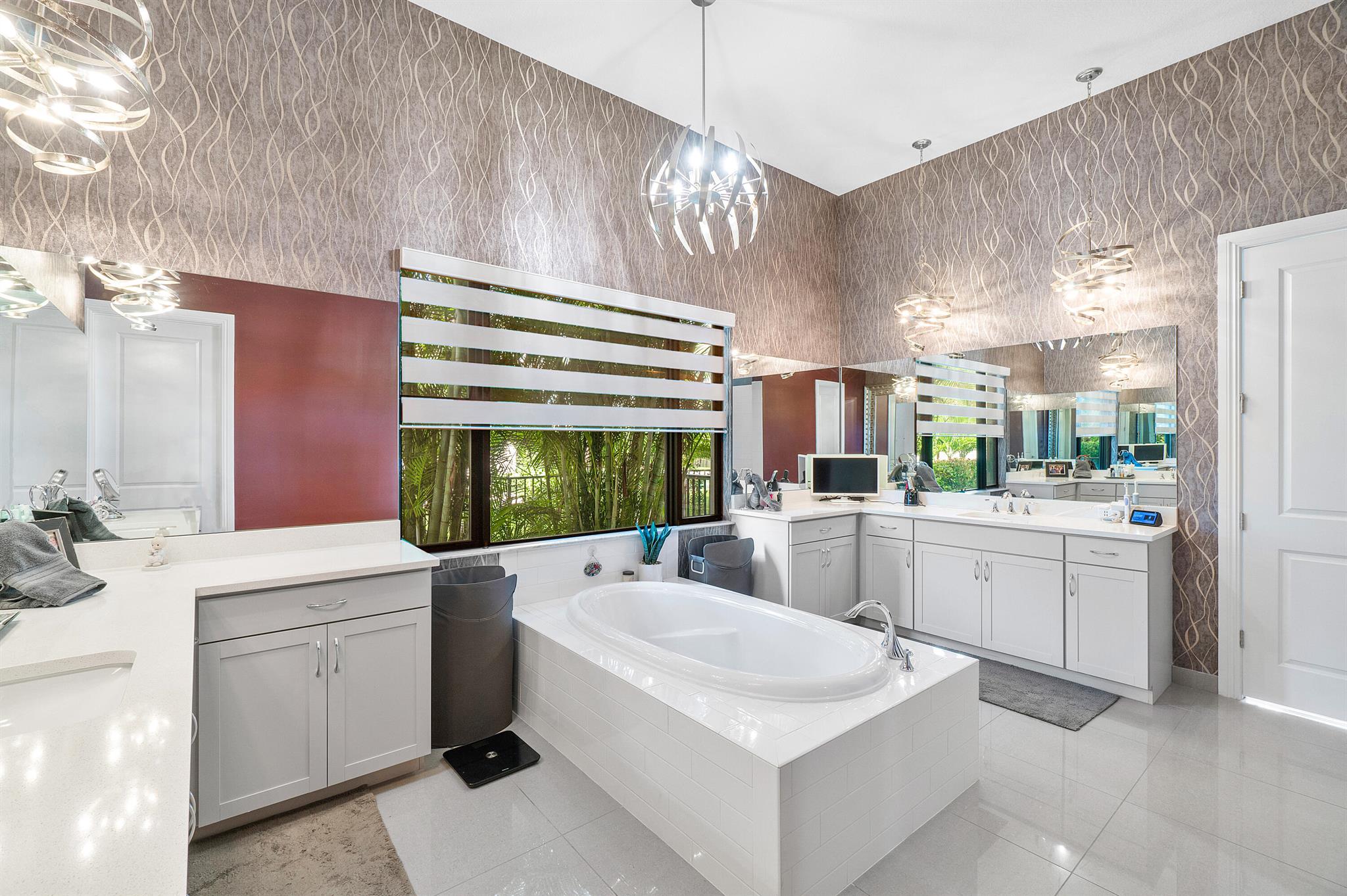 8156 Grand Prix Lane