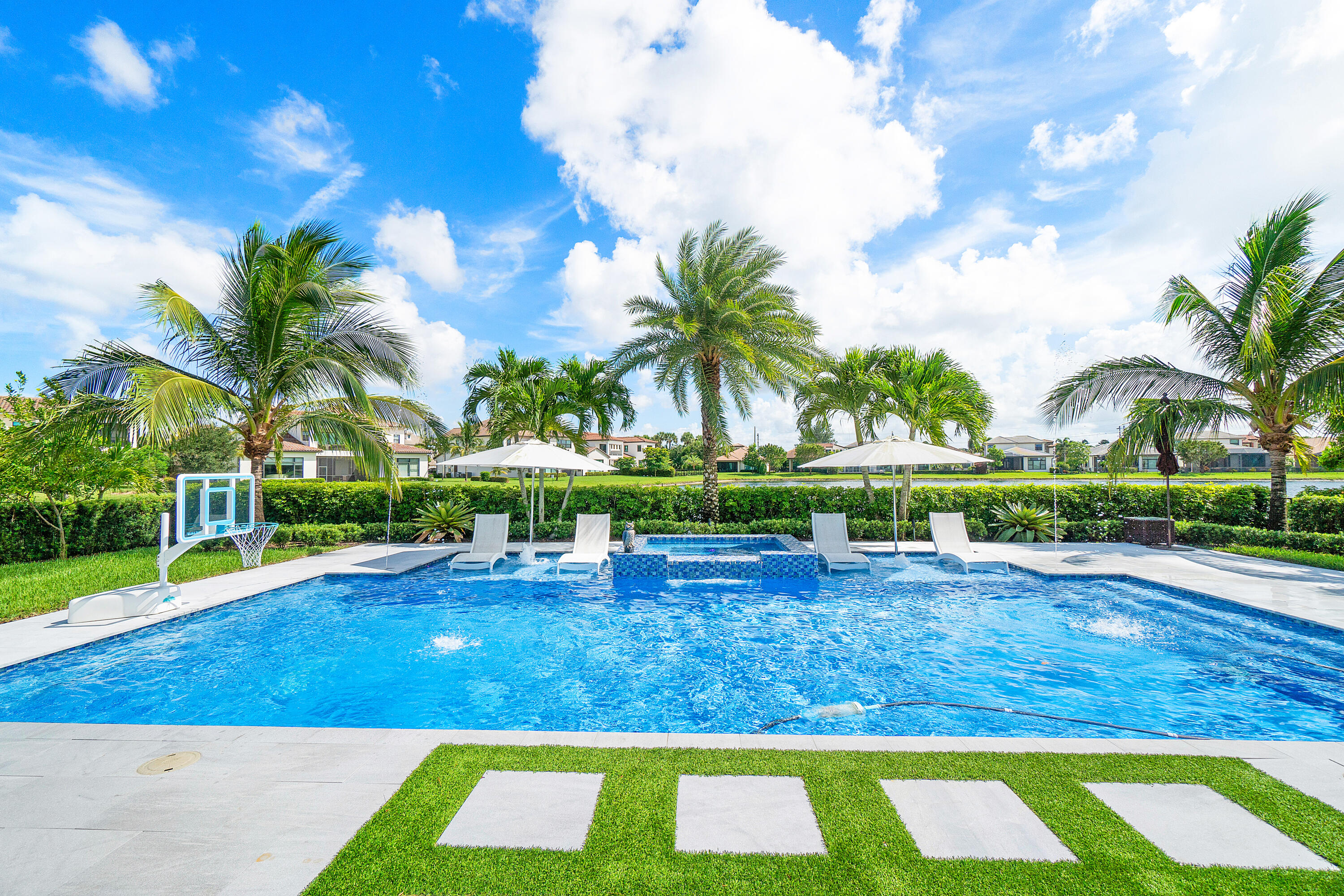 8156 Grand Prix Lane