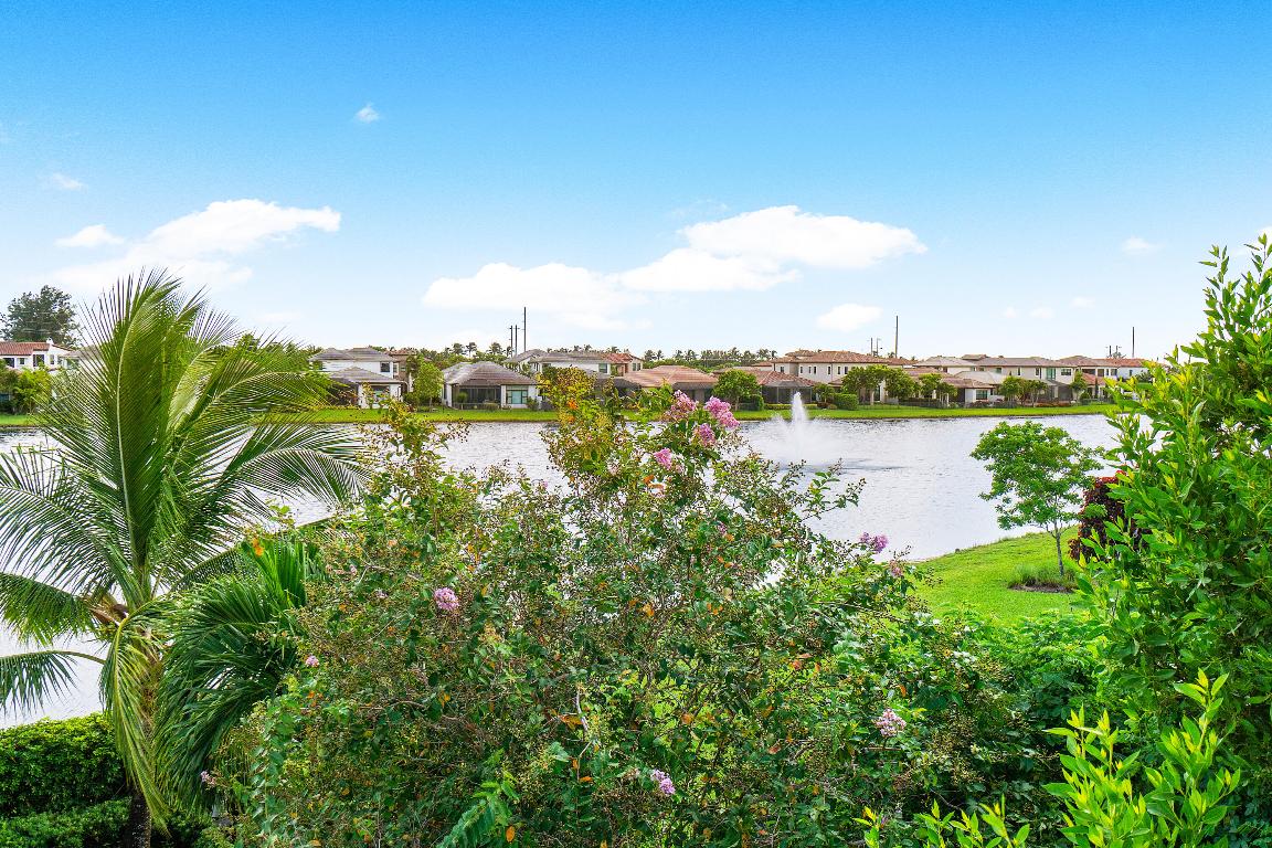 8156 Grand Prix Lane