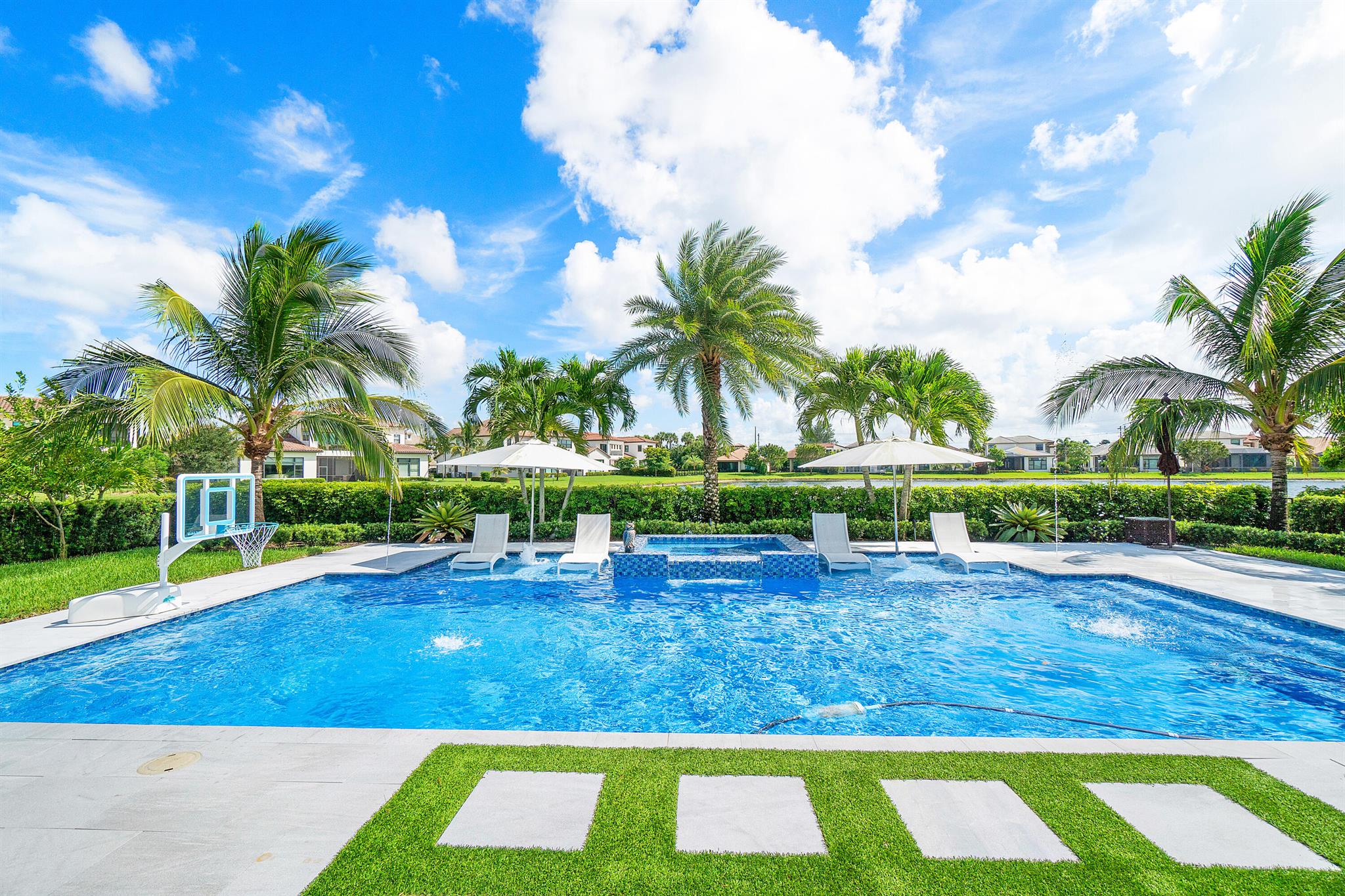 8156 Grand Prix Lane