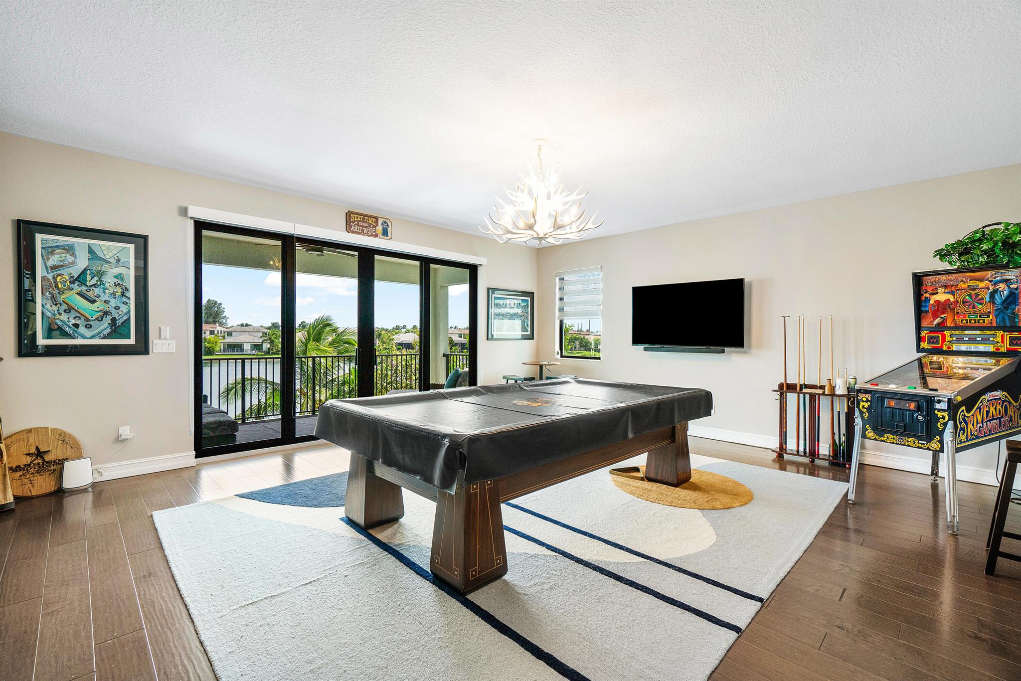 8156 Grand Prix Lane