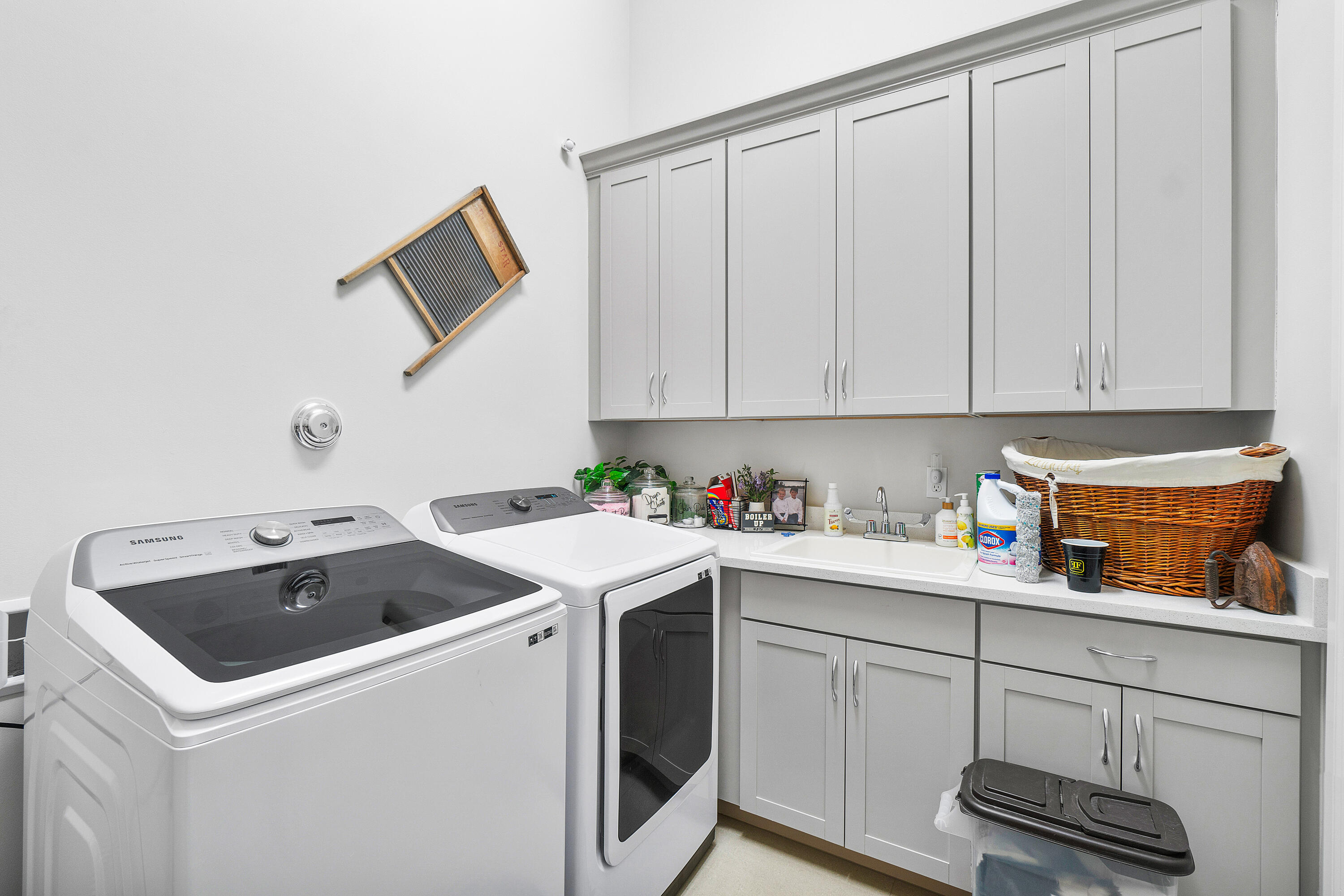 8156 Grand Prix Lane