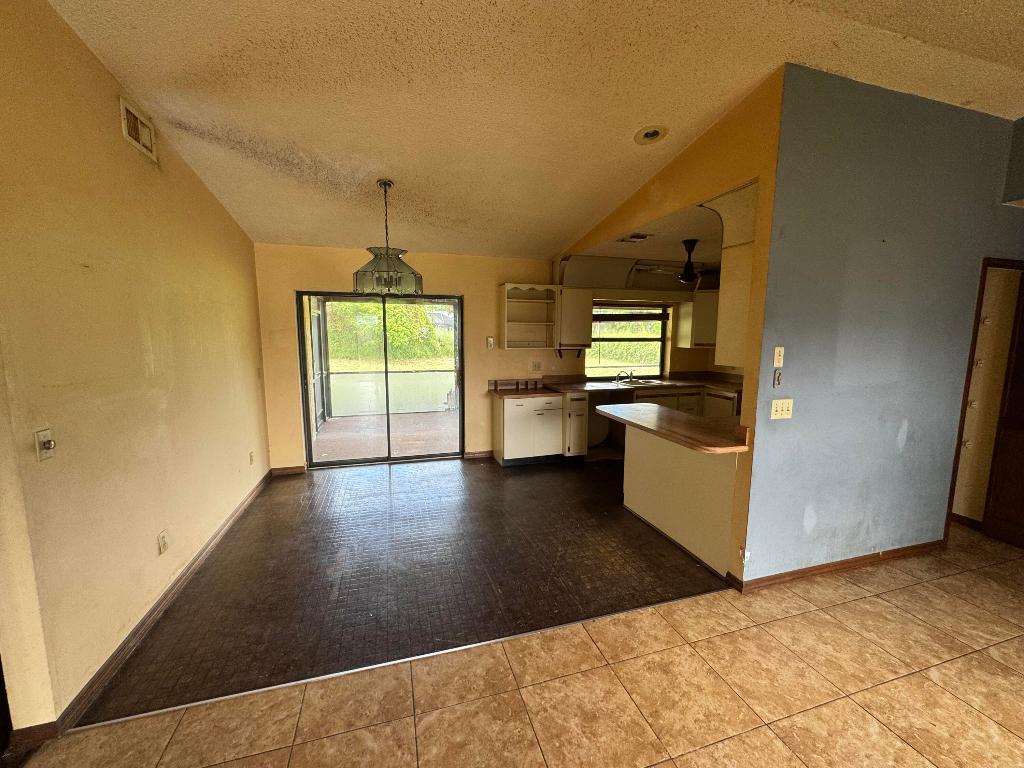 1061 SE Lansdowne Avenue