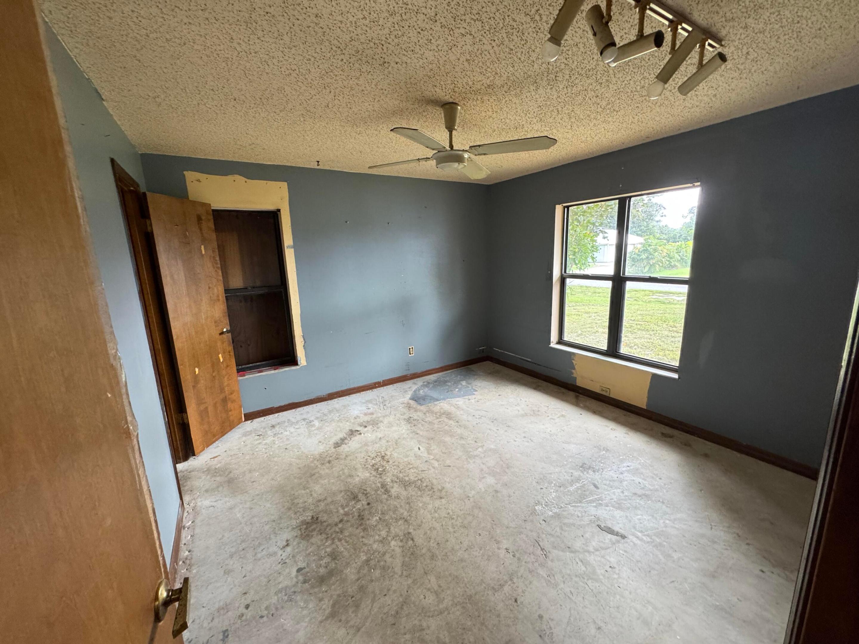 1061 SE Lansdowne Avenue