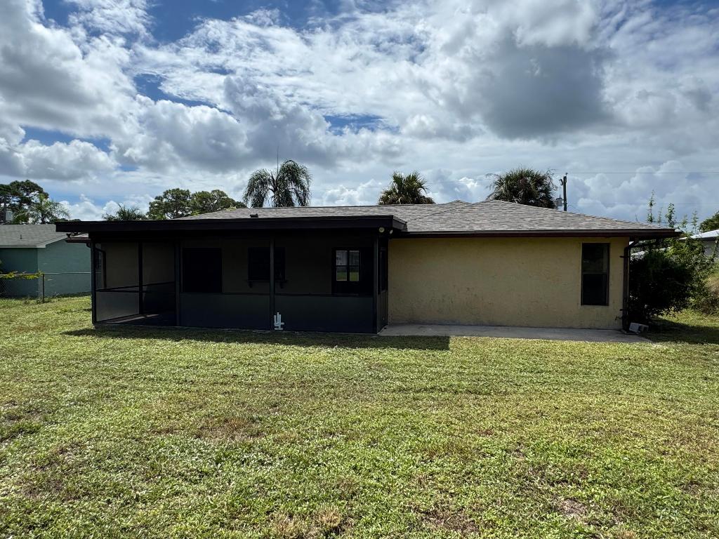 1061 SE Lansdowne Avenue