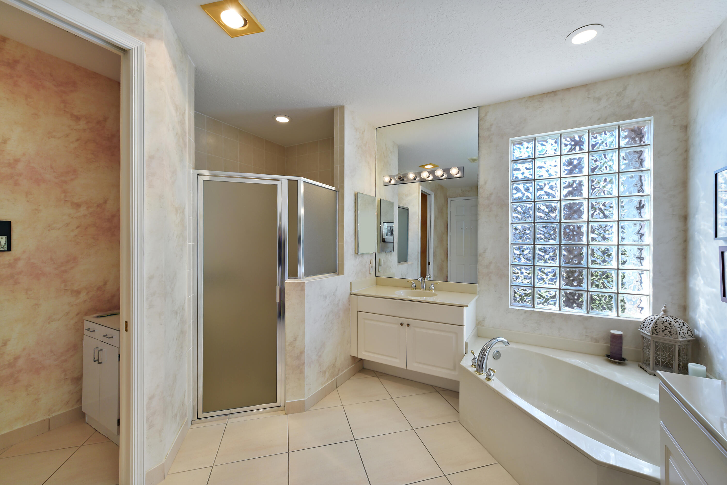 6577 Arno Way