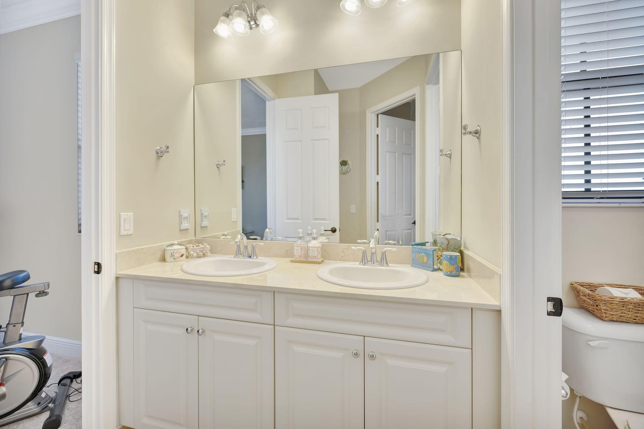 6357 Vireo Court