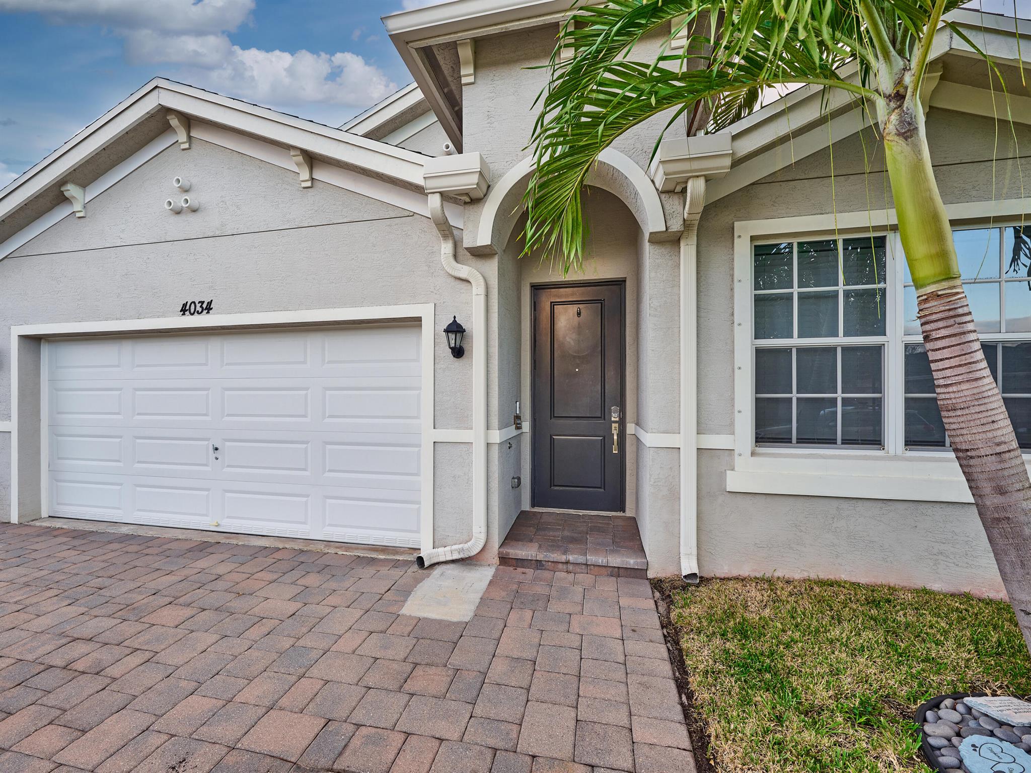 4034 Tomoka Drive