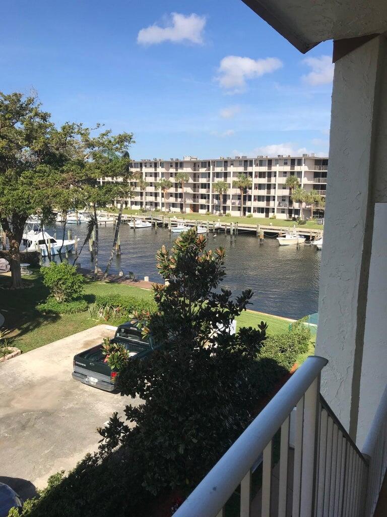 125 Shore Court 306a
