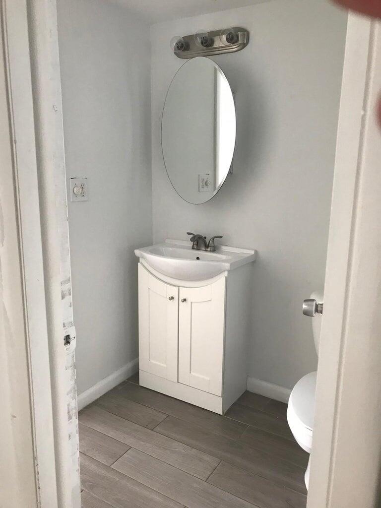 125 Shore Court 306a