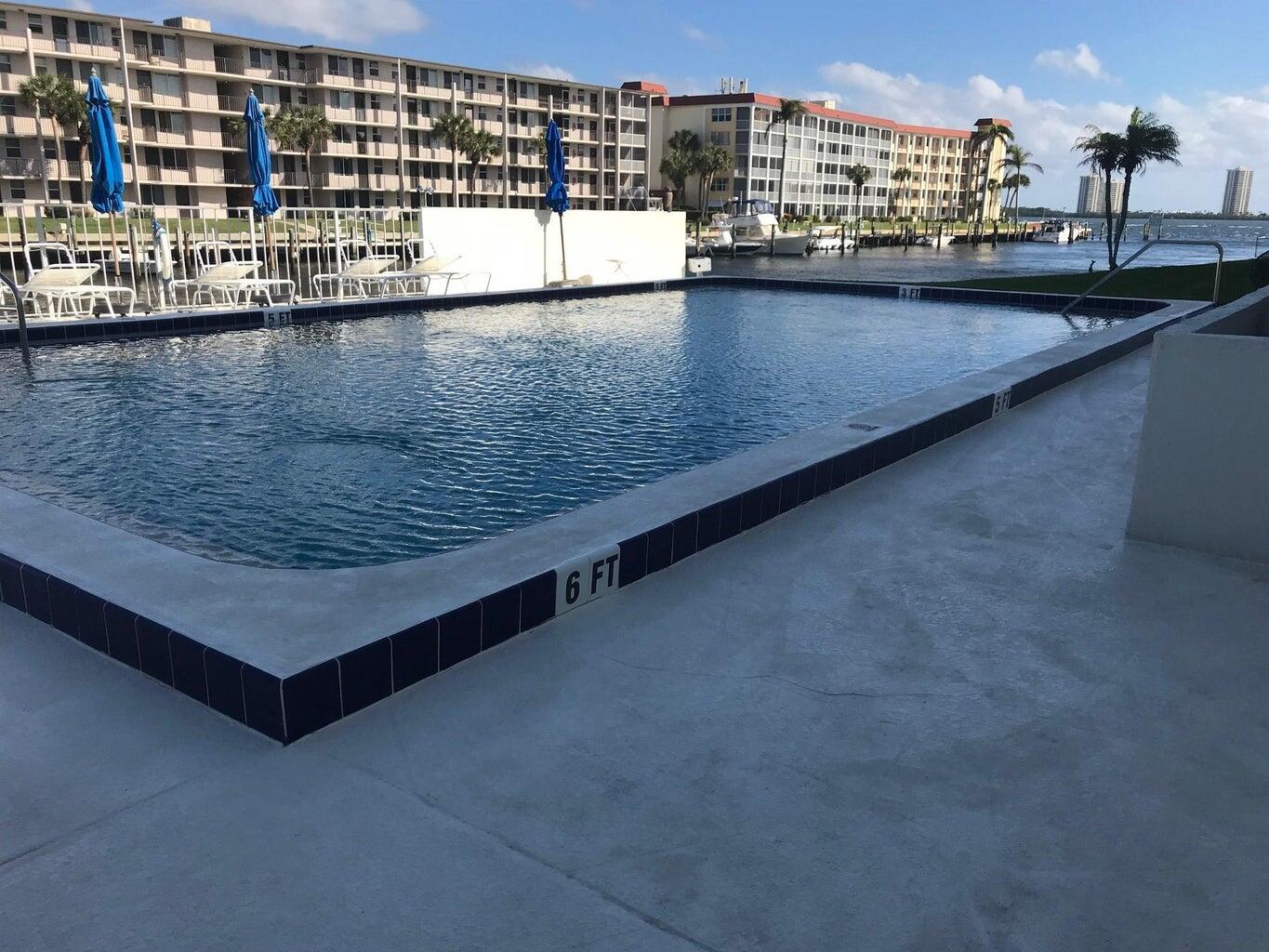 125 Shore Court 306a